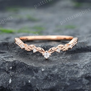 Moissanite Filigree wedding band Rose gold Diamond Curved wedding band Art deco Leaf Matching Stacking band Vintage Promise band for women