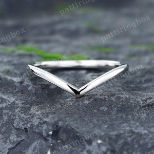 Delicate Curved wedding band Simple White gold wedding band Art deco Matching Stackable ring Plain ring Vintage Promise ring for women