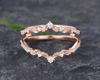 Aliança de casamento vintage curva, anel de realce exclusivo em moissanita, ouro rosa, aliança dupla, estilo art déco, conjunto de anéis combinando, alianças para usar juntas, compromisso.