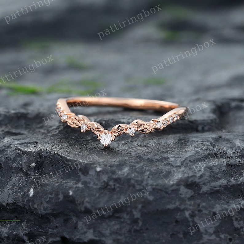 Aliança de casamento em filigrana de moissanita, ouro rosa, diamante, curva, estilo art déco com folhas, alianças combinando, aliança vintage de compromisso para mulheres. imagem 2
