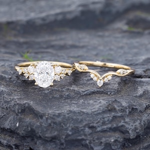 IGI-certifierad oval slipad diamant i labbet Förlovningsring i vintage-stil i gult guld Klusterring Böjd armband Brudring Jubileumsring