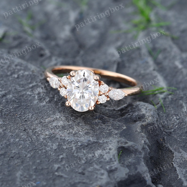 Anello di fidanzamento ovale in moissanite Anello di fidanzamento in oro rosa vintage Anello a grappolo di diamanti marquise Anello di promessa di anniversario di matrimonio unico immagine 3