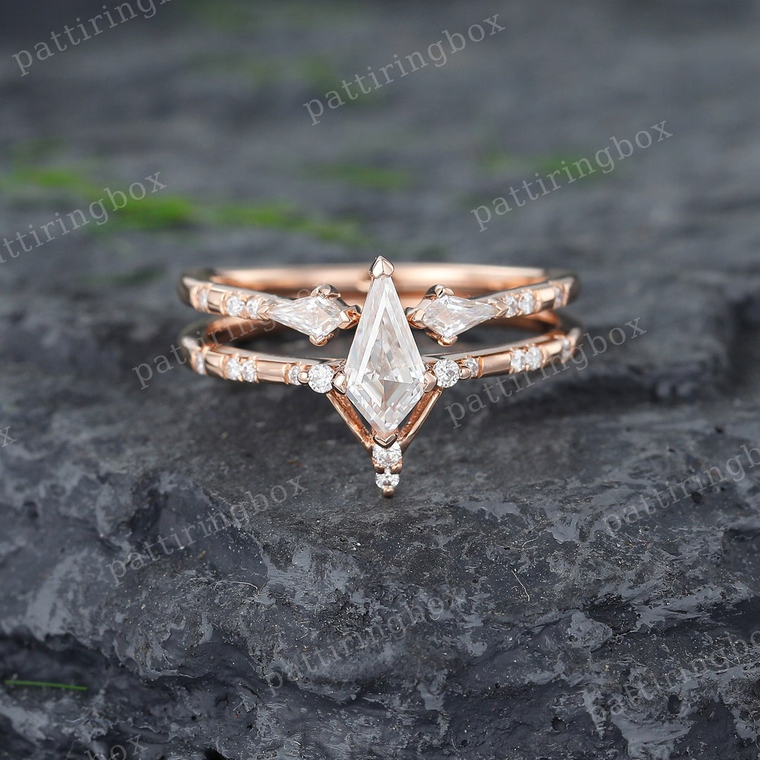 Kite Cut Moissanite Engagement Ring Set Unique Rose Gold Diamond Ring Vintage Open Wedding Band