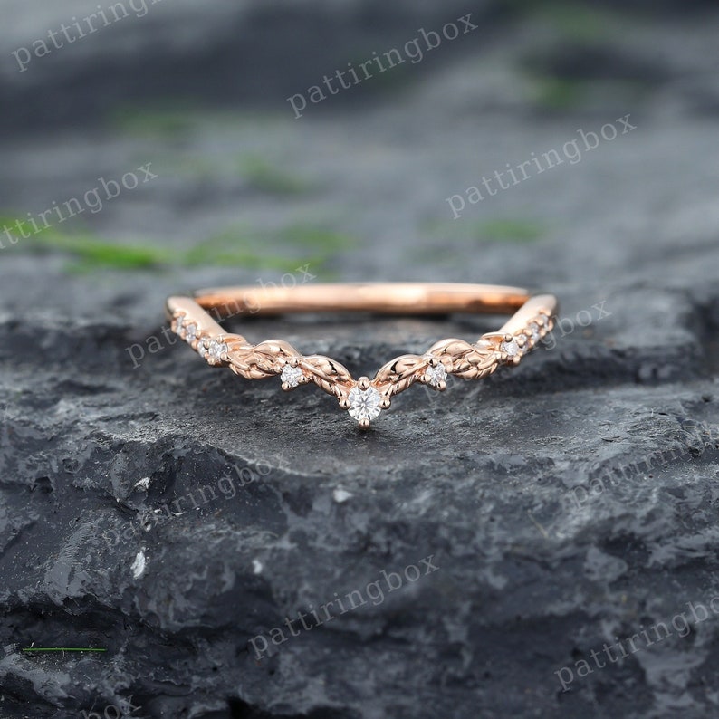 Aliança de casamento em filigrana de moissanita, ouro rosa, diamante, curva, estilo art déco com folhas, alianças combinando, aliança vintage de compromisso para mulheres. imagem 1