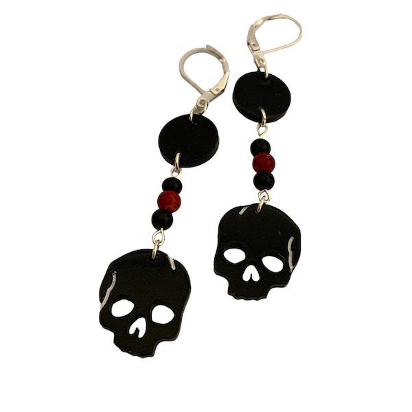 Boucles d'Oreilles Tête de Mort en Noir et Rouge avec Perles, Dormeuses en Plaqué Argent pour Halloween