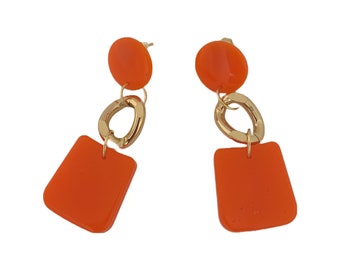 Boucles d'oreilles géométriques, en résine orange fluo et or - Style Vintage et moderne - maille cubaine dorée