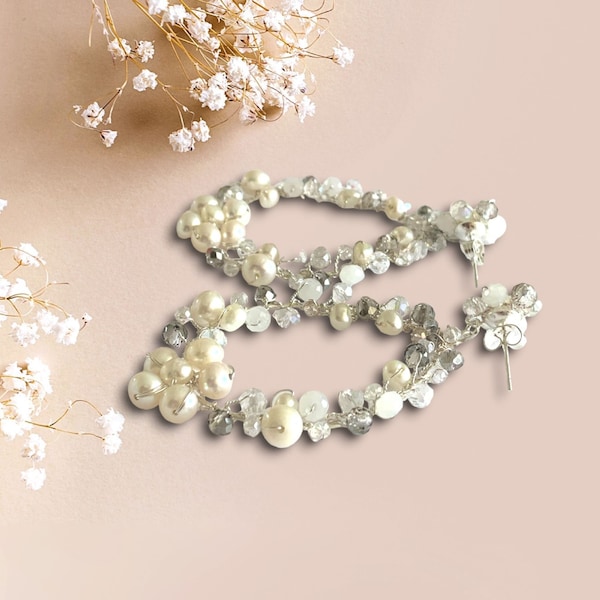 Grandes Boucles d'oreilles ovales pour mariée en argent, perles naturelles et cristal. Pendants mariage, cérémonie en fleurs de perles.