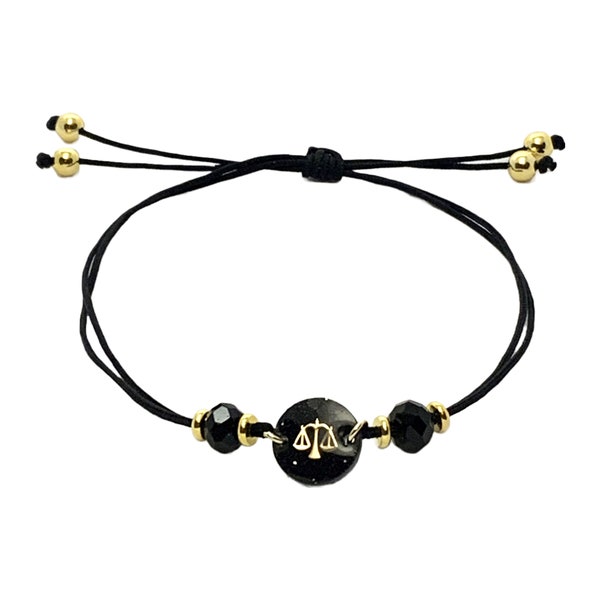 Bracelet cordon noir ajustable avec signe du zodiaque personnalisable en résine pailletée noire et or.