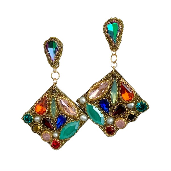 Boucles d'Oreilles Carrées en résine or vieilli, Strass coucleur et Perles de Culture - Les Milles et une Nuits Modernes