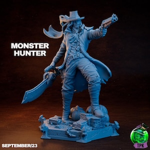 Puede incluir: Figura azul de un personaje de Monster Hunter, sosteniendo una espada y una pistola. La figura lleva sombrero y abrigo largo. El texto "MONSTER HUNTER" y "SEPTEMBER/23" son visibles.