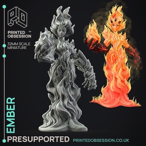 Puede incluir: Una figura en miniatura a escala 32 mm llamada Ember, mostrada en una versión de resina gris sin pintar y una versión pintada con detalles de llamas naranjas y amarillas. La figura presenta una forma humanoide de fuego y roca irregular.