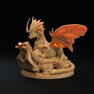 D&D: wijze draak aan het studeren | RPG-model | Isril de nieuwsgierige - drakenvorm | door Dragon Trappers Lodge