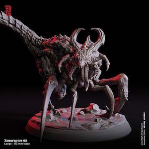 May include: A grey, detailed miniature figurine of a Xenoraptor 02 creature with sharp claws, horns, and a textured, armoured back. The creature stands on a circular base with a 50 mm diameter, featuring rocky terrain details and red lighting.