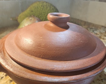 Hand Made Large Clay Pot -with Lid.(Original Clay - 88 Ounce or 2.6 Liter, Perfect for Cooking, serving, decoration.MicrowaveFridge friendly