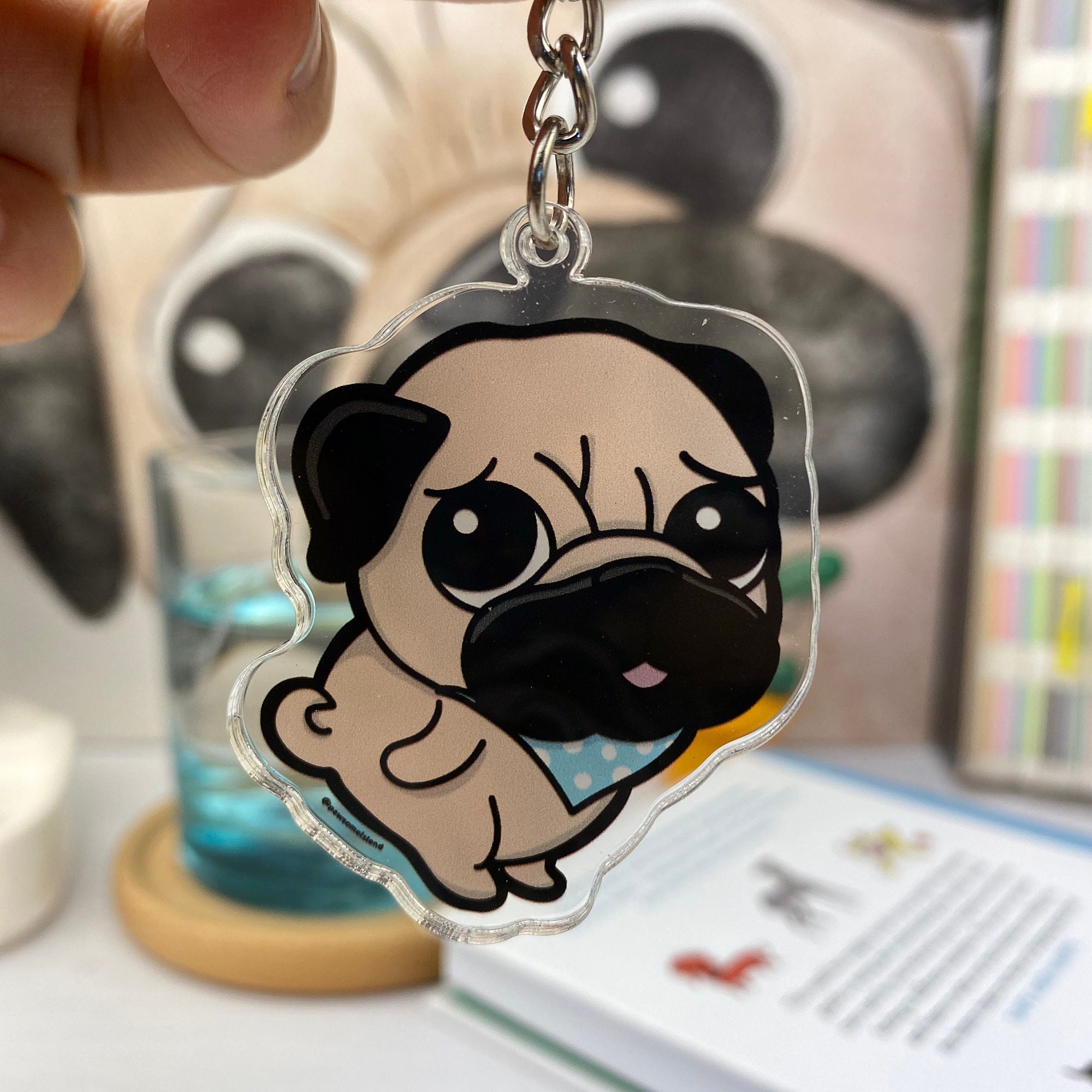 パグのクリアアクリルキーホルダー | 両面かわいい犬チャーム 