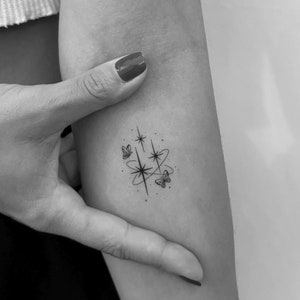Tatuaje temporal de mariposa galáctica (juego de 2) / Mariposa cósmica diminuta / Tatuajes de mariposas minimalistas