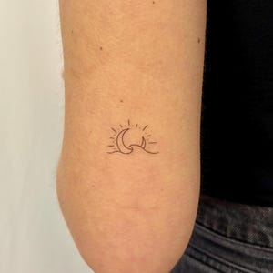 Moon and Wave Fine Line Temporary Tattoo (Set of 3) / Minimal Ocean Moon Tattoo / Night Sea Tattoo