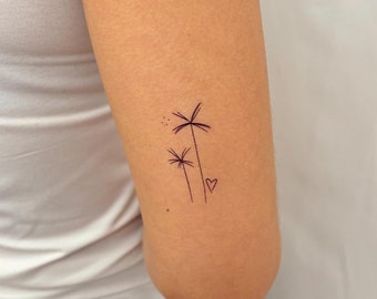 Tatouage temporaire fin palmier avec coeur (lot de 2) / tatouage de plage minimaliste / tatouage tropical / tatouage de vacances délicat / art corporel