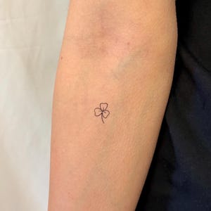 Little Clover Temporary Tattoo (Set of 3) / Lucky Leaf Tattoo / Delicate Flower tattoo&quot;