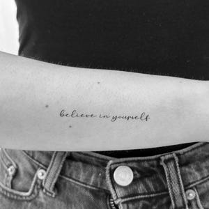 Tatuaje temporal "Cree en ti mismo" (juego de 2) / Tatuaje con cita / Estilo de caligrafía fina