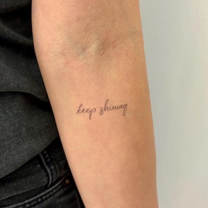Tatuaje temporal "Sigue brillando" (juego de 2) / Tatuaje de cita / Tatuaje de letras