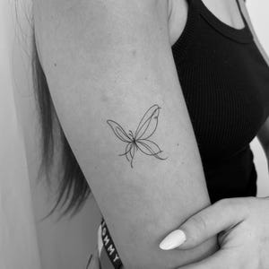 Minimal Fine Line Butterfly Temporary Tattoo (Set of 2) / Thin Line Temporary Tattoo / Fake Butterfly Arm Tattoo