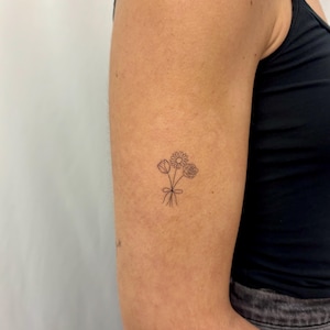 Bouquet of Flowers Fine Line Temporary Tattoo (Set of 2) / Minimalist Spring Flowers Tattoo