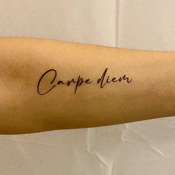 Tatouage temporaire Carpe Diem (lot de 2) / citation tatouage temporaire / faux tatouage lettrage