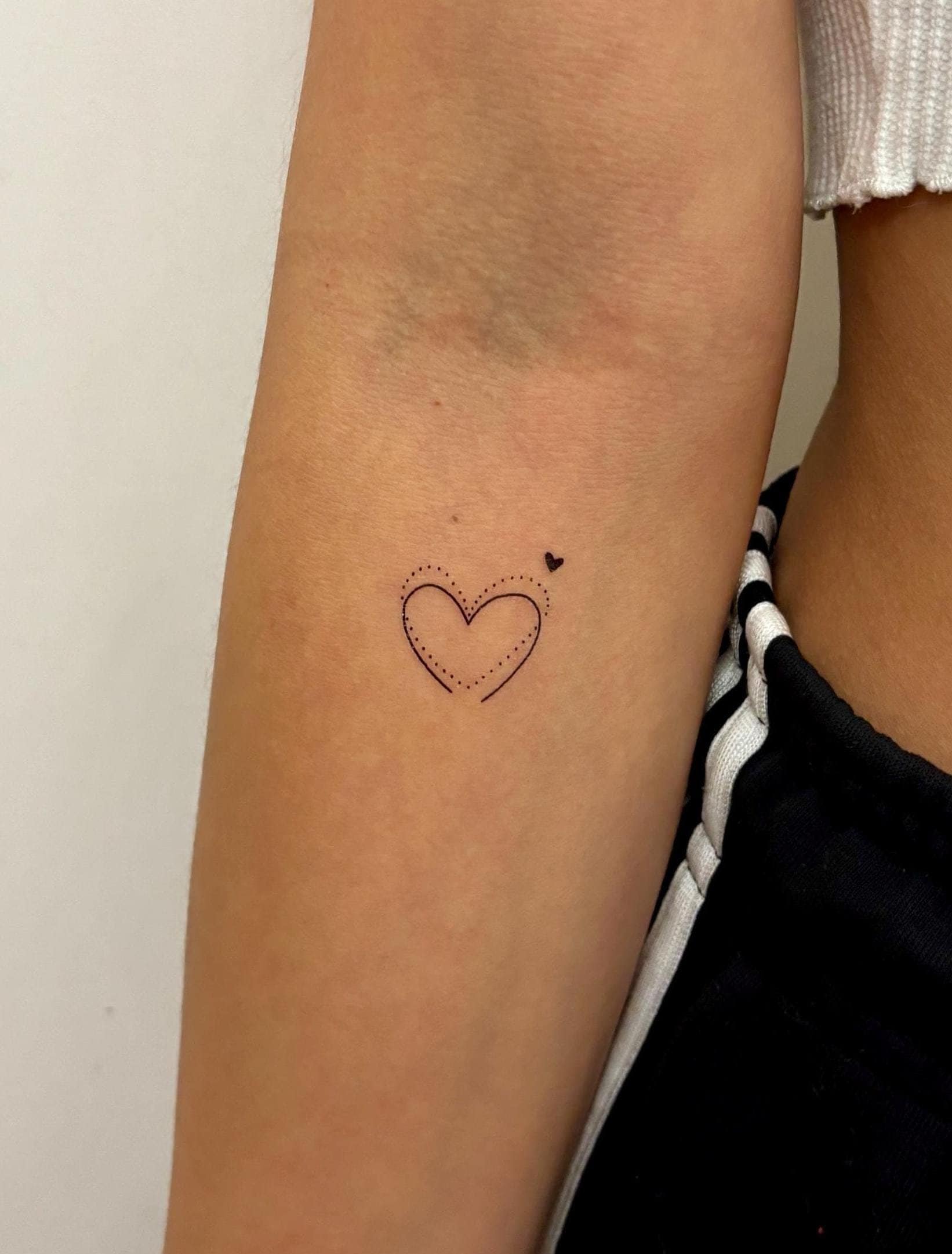 Tiny Mixed Hearts Temporary Tattoo (Set of 3) / Small Hearts Tattoo /  Elegant Heart Trio Temporary Tattoo, image size:1642x2162