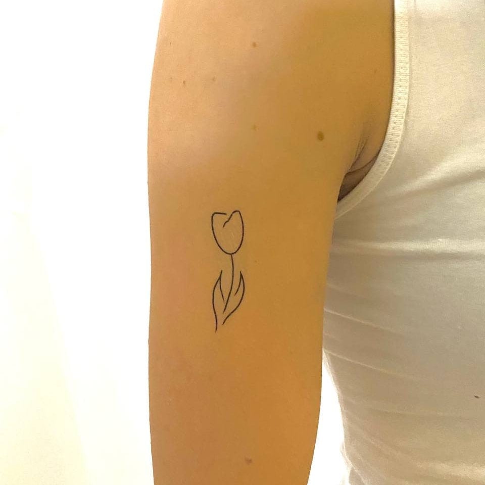 Tulip Temporary Tattoo (Set of 2)  Floral Fake Tattoo  Flower Black Tattoo