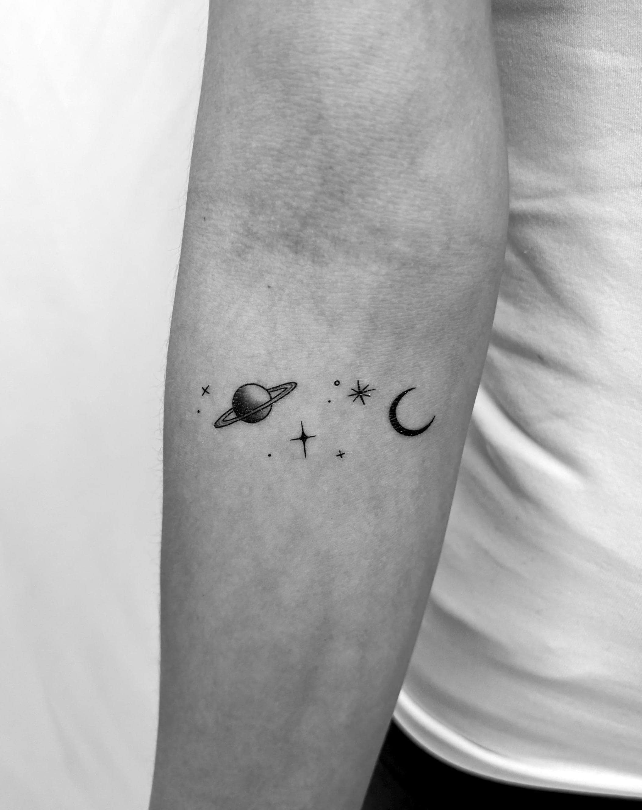 Kosmischer Weltraum temporäres Tattoo (2er Set) / Galaxy Fake Tattoo /  Planet Tattoo / Kunst am Körper - Etsy Österreich, image size:2105x2657