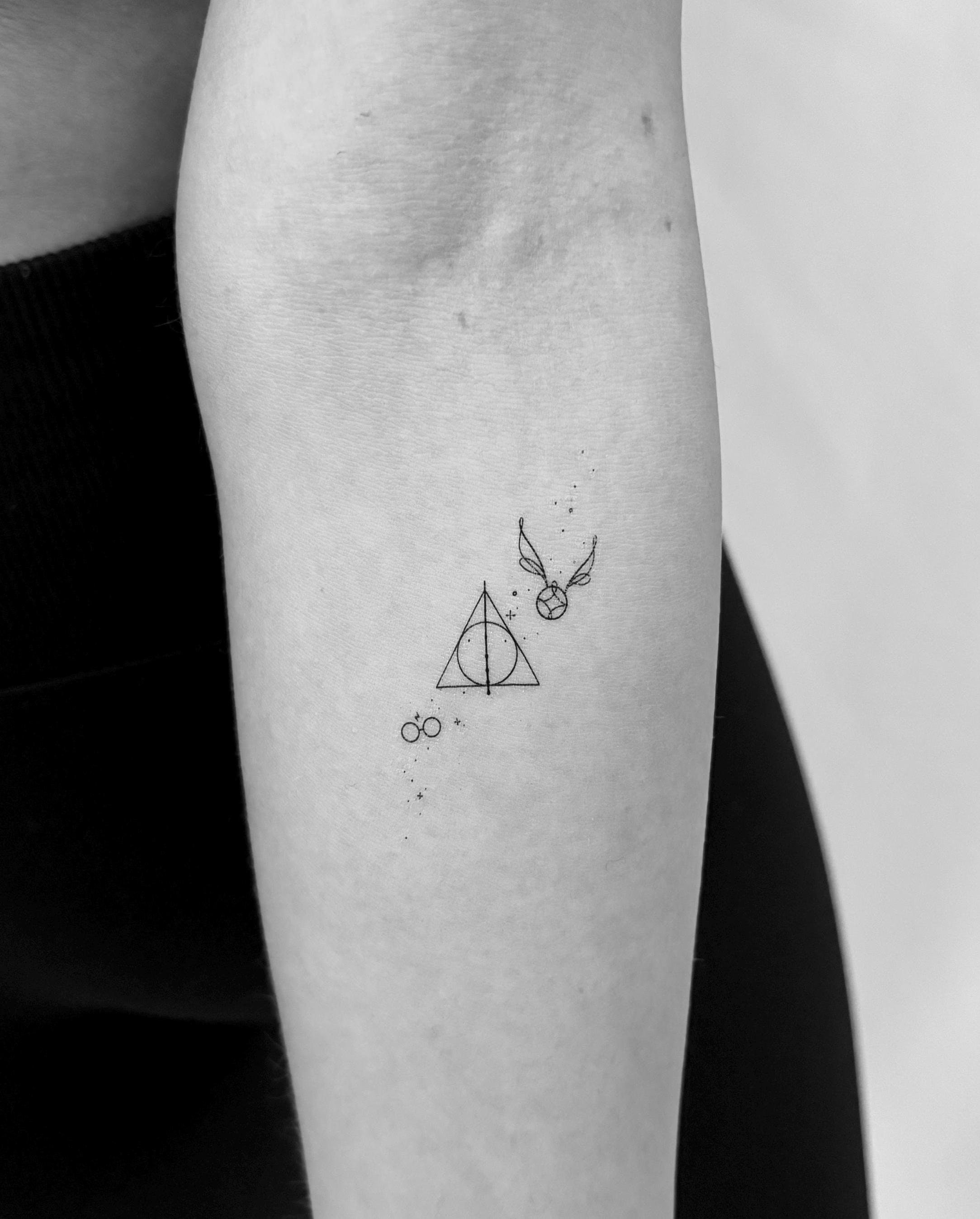 Deathly Hallows Temporary Tattoo (set of 2) / Hogwarts Tattoo / Deathly  Hallows / Harry Potter Tattoo / Golden Snitch - Etsy, image size:2167x2693