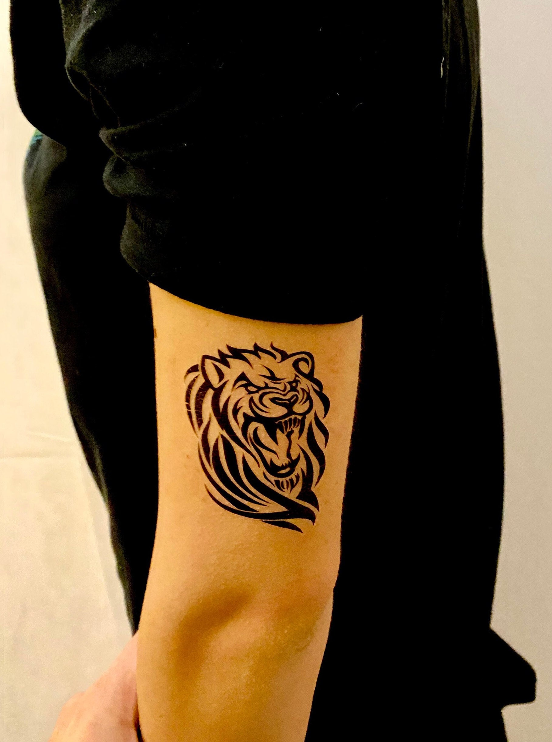 1,100+ Lion Roaring Tattoo Stock Illustrations, Royalty-Free Vector  Graphics & Clip Art - iStock