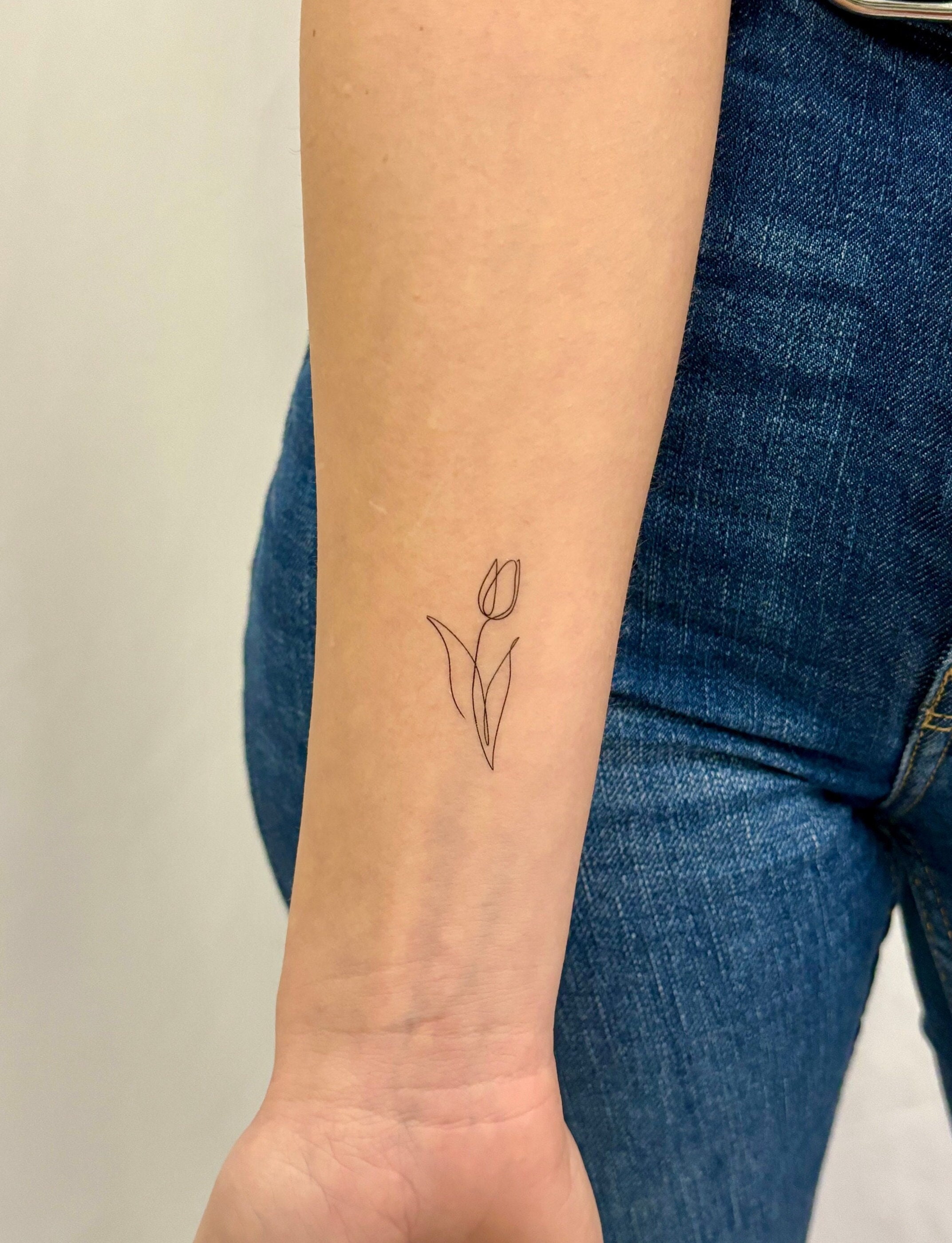Fine Line Tulip Temporary Tattoo set of 2  Minimalistic Tattoo  Small  Wrist Tattoo - Etsy Norway