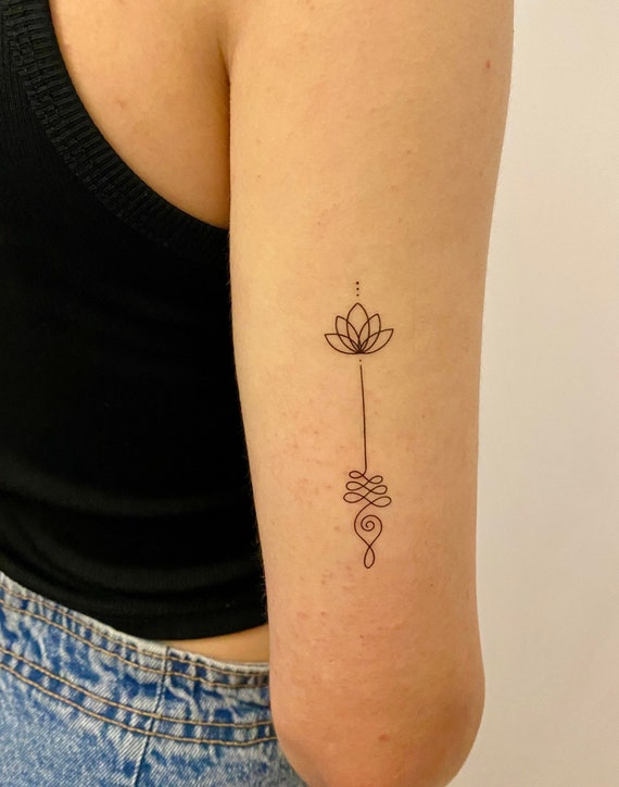 Little unalome lotus flower on wrist by Mome Alvarado | Flower wrist tattoos,  Unalome tattoo, Lotus flower tattoo wrist