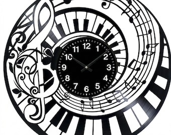 Reloj de pared artesanal con forma de notas de piano hechas con discos de vinilo – Decoración para el estudio de un amante de la música