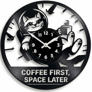 Orologio da parete in vinile a forma di gatto astronauta, realizzato a mano, ideale per arredare la zona caffè o come decorazione retrò.