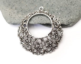 Antique Silver Plated Round Filigree Pendant, Shiny Peltre filigree Pendant, size 50 x 48 mm, CCFP-014