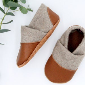 Cognac: wool felt slippers, leather slippers, crawling slippers, crawling shoes, birth gift, christening gift, slippers, walking shoes