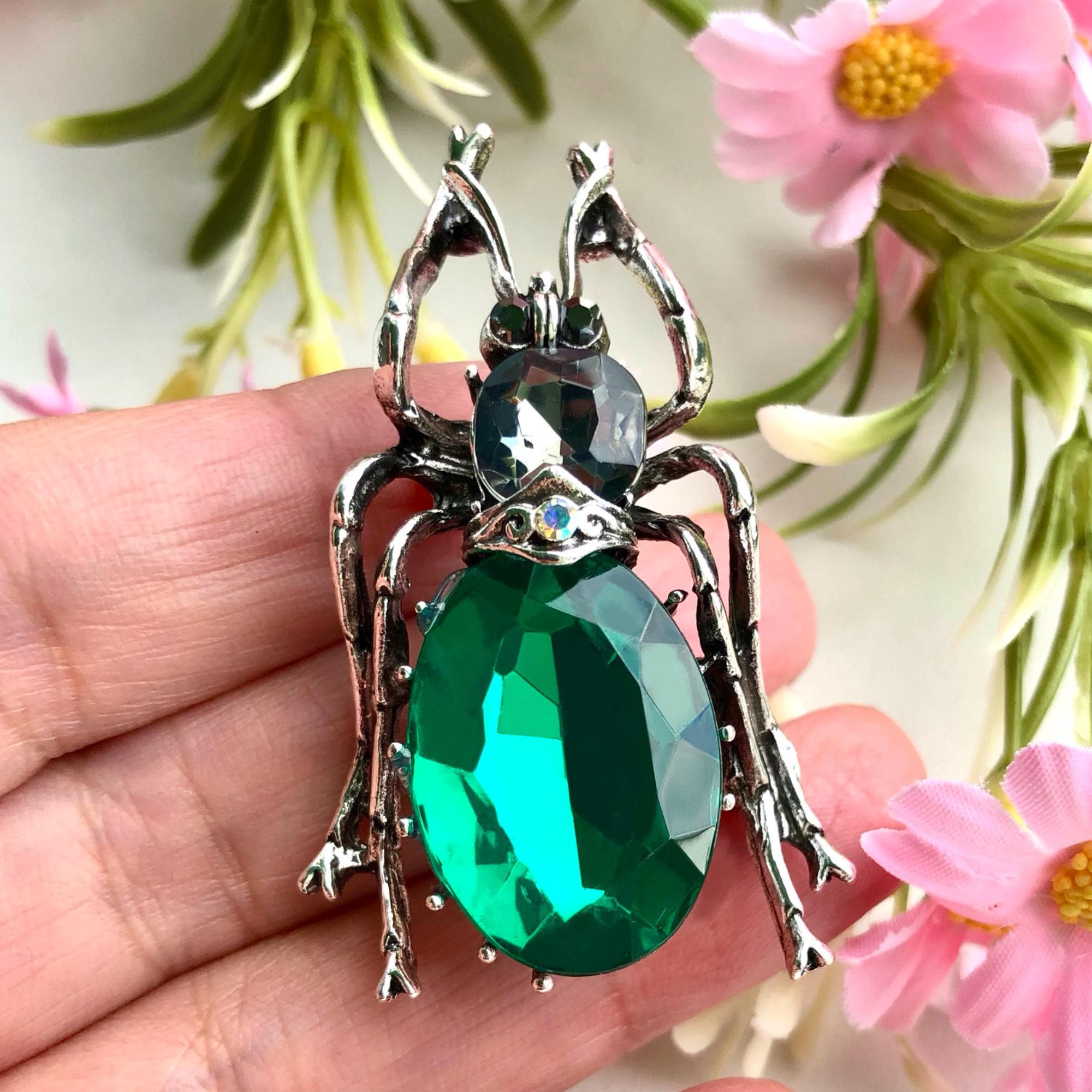 Bijou fantaisie broche en celluloïd formant insecte scarabée