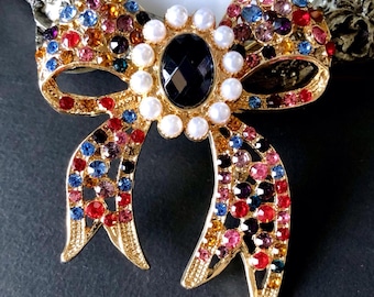 Pearl Rhinestone Bow Brooch: Vintage Style Statement Pin