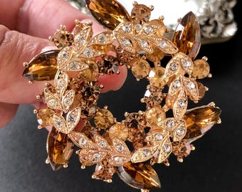 Vintage Inspired Crystal Rhinestone Brooch – Elegant Round Pin for Women, Sparkly Bridal Jewelry Gift