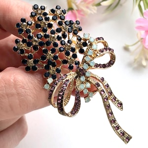 Sparkling Rhinestone Bouquet Brooch Pin - Vintage Style Floral Jewelry Gift