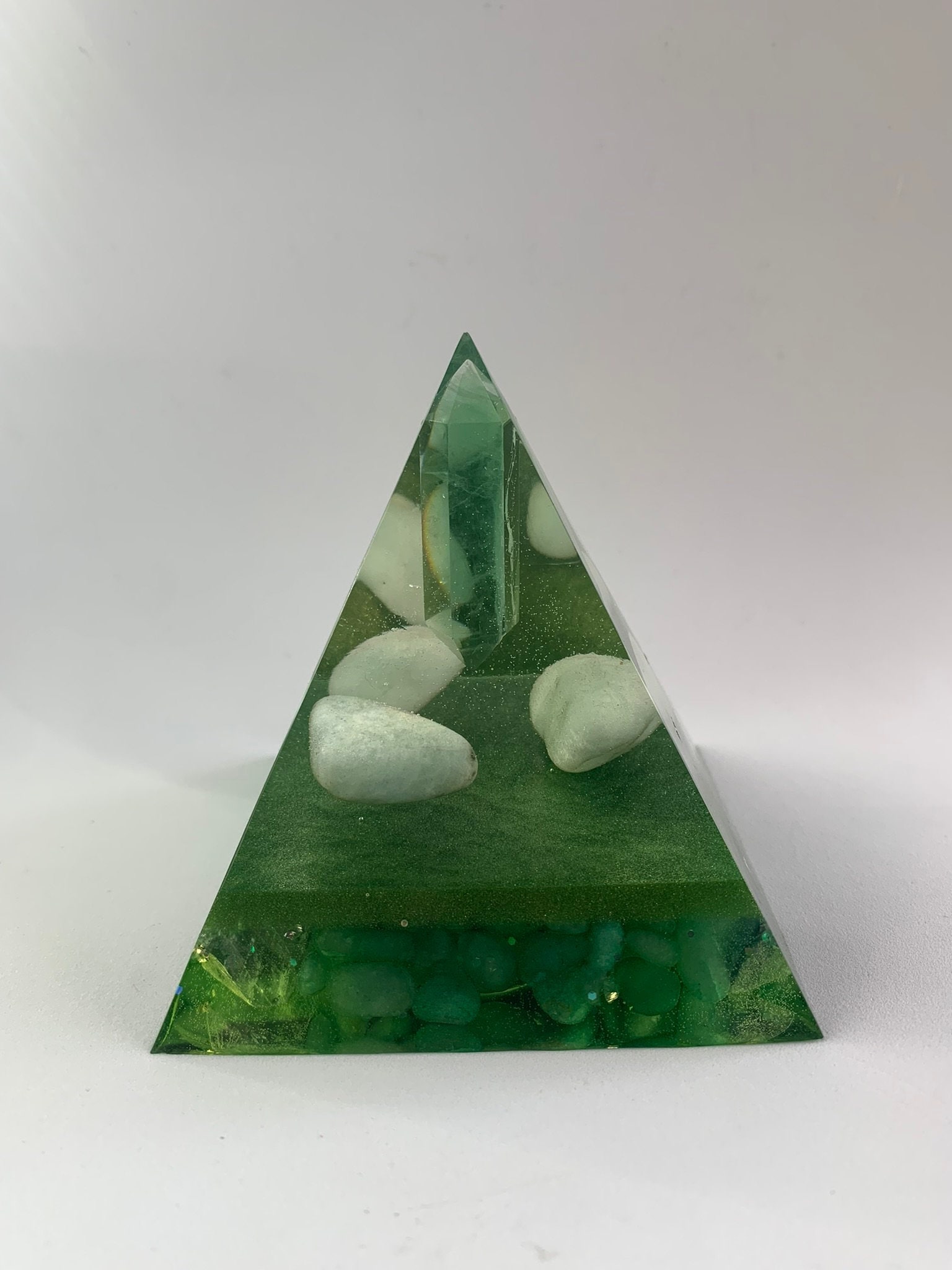Pyramide Énergétique - Orgonite Libération Du Cœur & Apaisement Fluorite, Aigue Marine, Aventurine