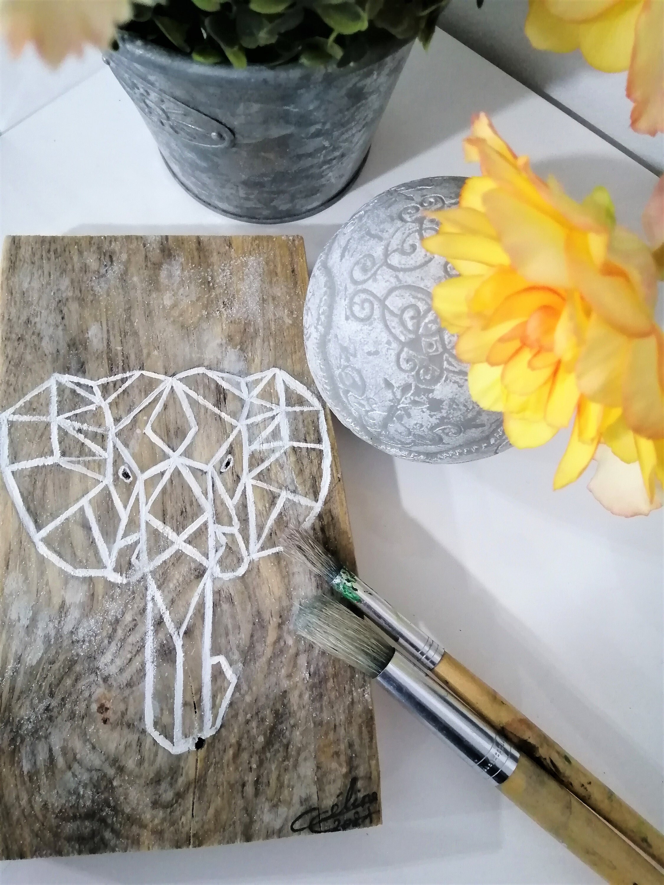 Tableau Bois Peinture Éléphant Géométrique Blanc