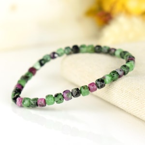 Rubin auf Zoisit / Anyolith / Rubikrosit Armband AA Facettierte Würfel 4mm - Integration - Spirituelle Ruhe - Heilung