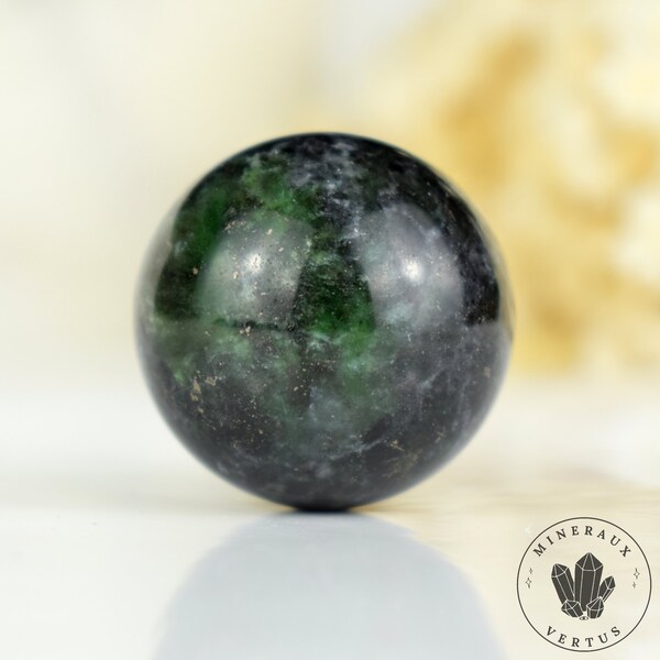 Sphère de Diopside avec inclusions de Pyrite et Quartz 34mm - boule de cristal naturelle #38