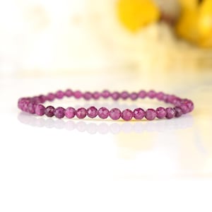 Bracelet Rubis Myanmar perles 4mm rondes facettées couleur vive - Pensée positive - Entretien - Stabilité - cadeau idéal pour elle
