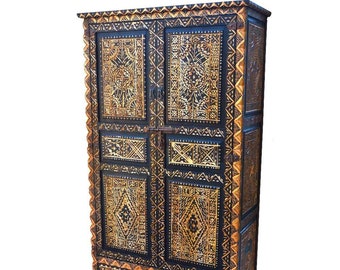 Marokkanischer Schrank Ouarzazate Handgeschnitzt aus Zedernholz 200x115x48 (HxBxT), orientalischer Wohnzimmerschrank 100121