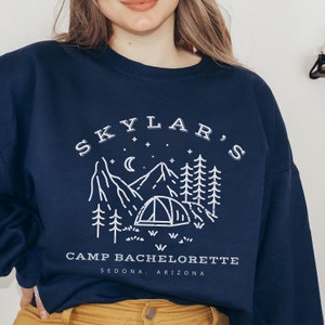 Personalisiertes Camp Bachelorette Sweatshirt: Passende Brautparty-Shirts